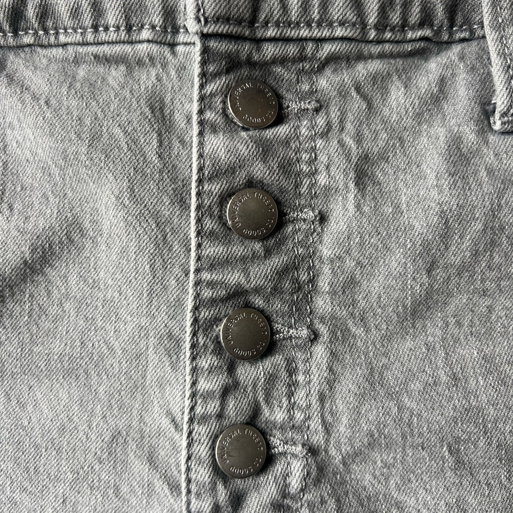 Universal Thread Gray Jean Shorts Cut-Off Style - Picture 2 of 4